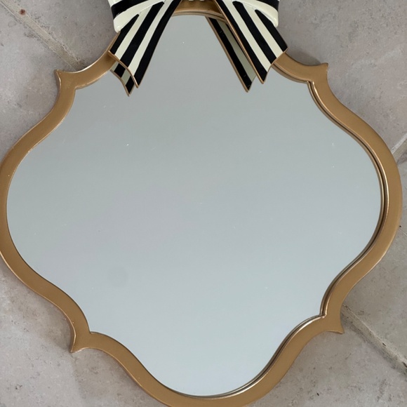 Retired  Mackenzie Pretty as a Bow Accent Wall Mirror Childs New Not Displayed - Picture 2 of 8